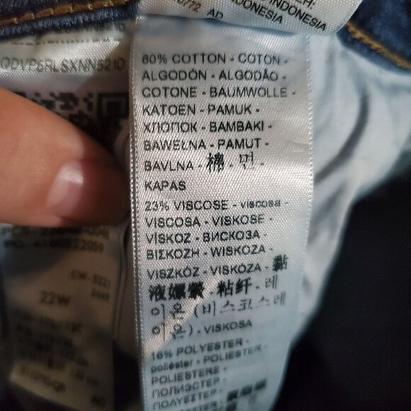 Levis Shorts Womens 22W Blue Classic Bermuda Denim Mid-Rise 5-Pocket Button Fly - Picture 5 of 14